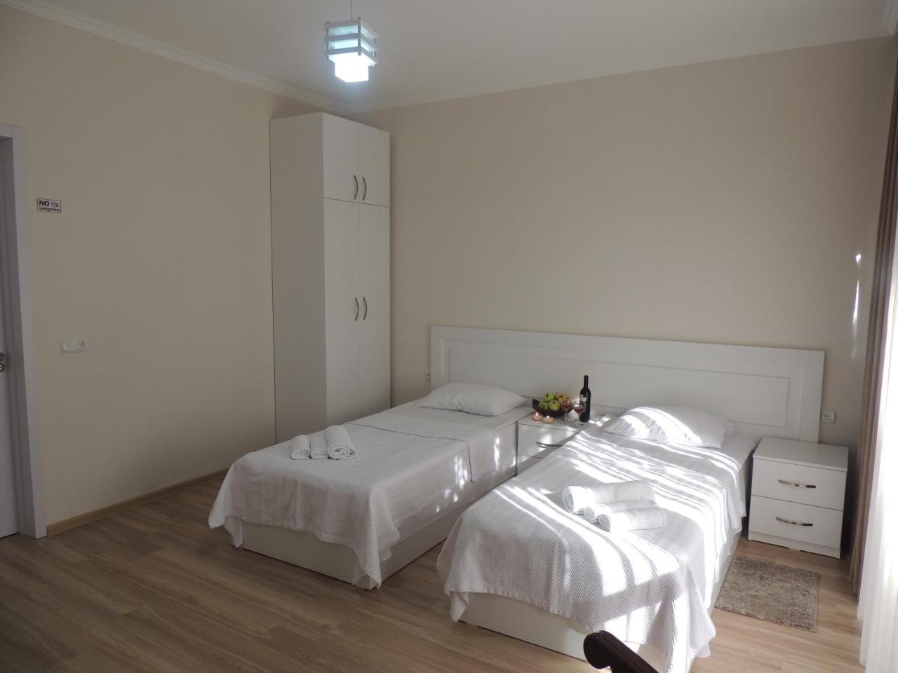 Old Town Bed & Breakfast Gori Bagian luar foto
