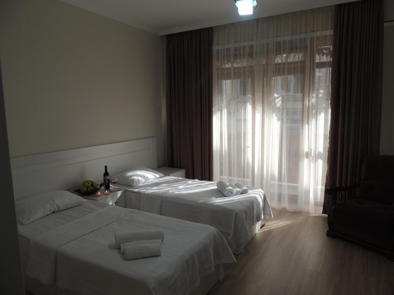 Old Town Bed & Breakfast Gori Bagian luar foto