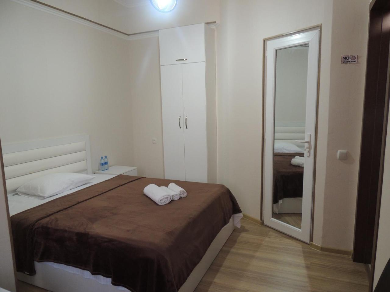 Old Town Bed & Breakfast Gori Bagian luar foto